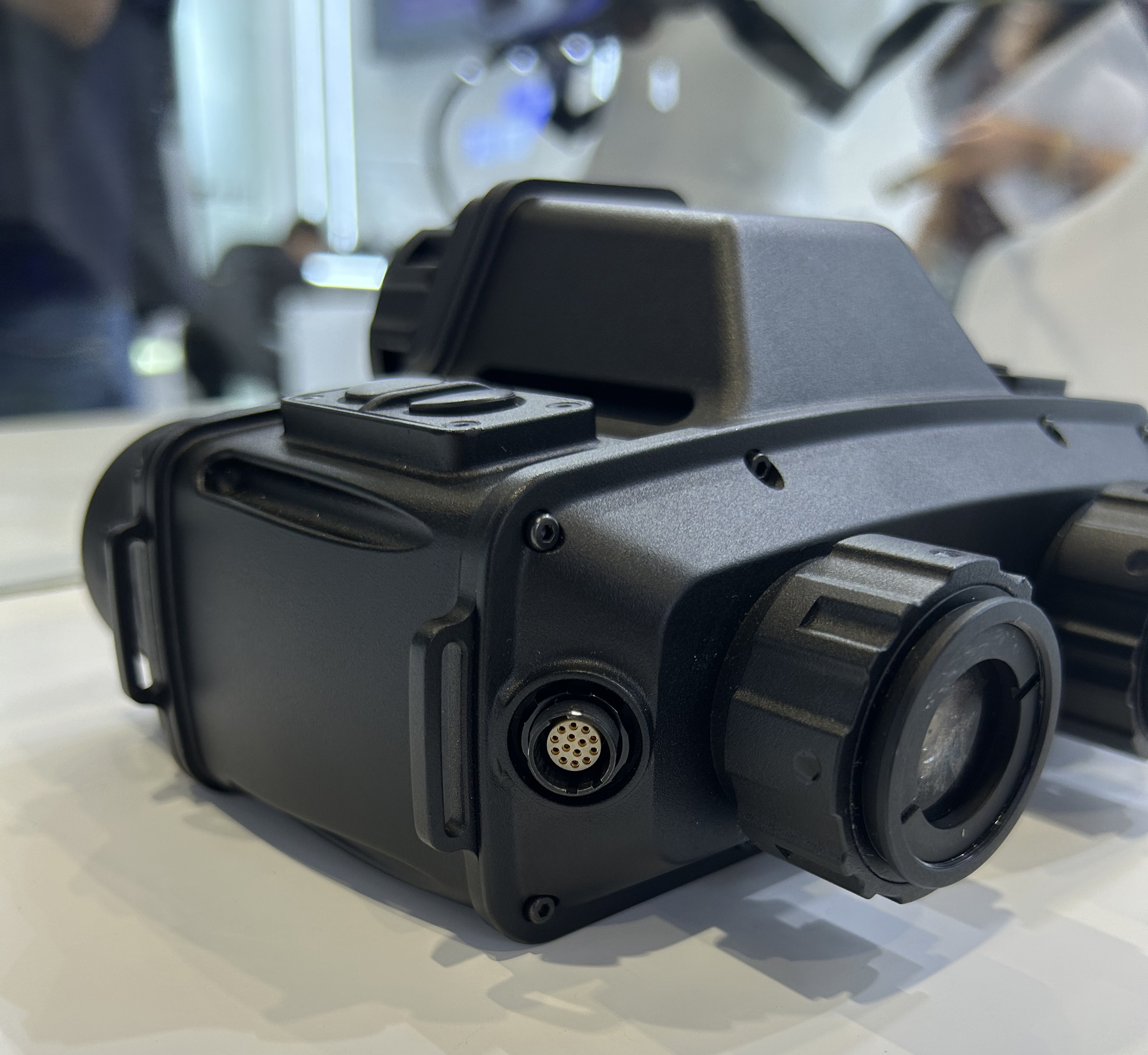 推拉自鎖連接器在紅外設(shè)備上的應(yīng)用有什么優(yōu)勢(shì)？